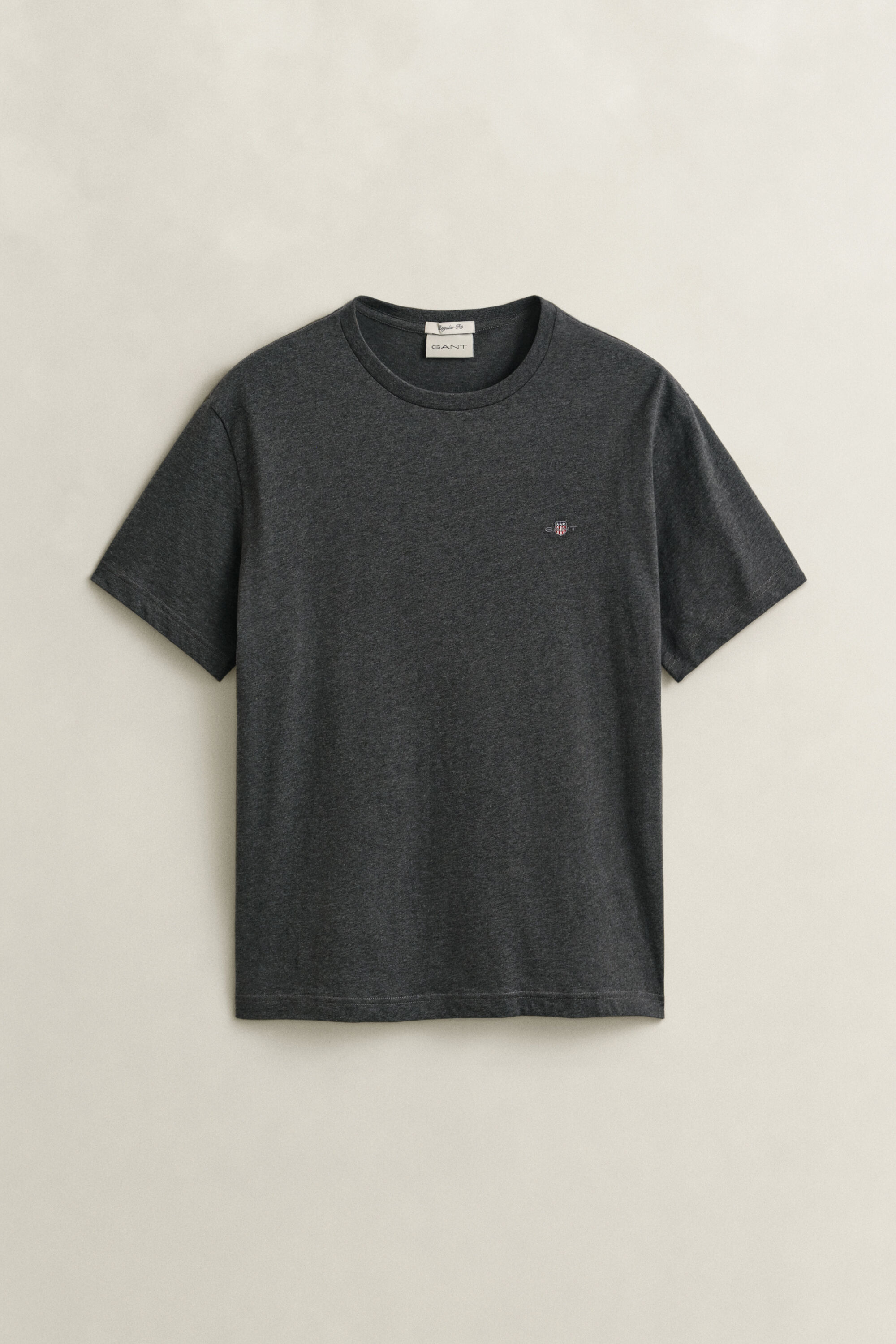 Regular fit ‑mitoitettu Shield-t‑paita