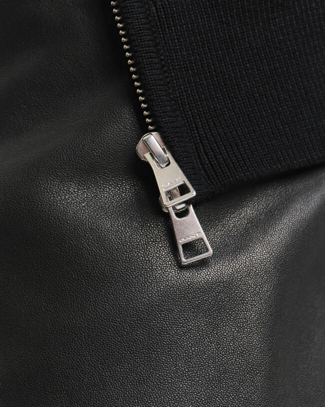 Kohopintainen vetoketjullinen puuvillaneuletakki