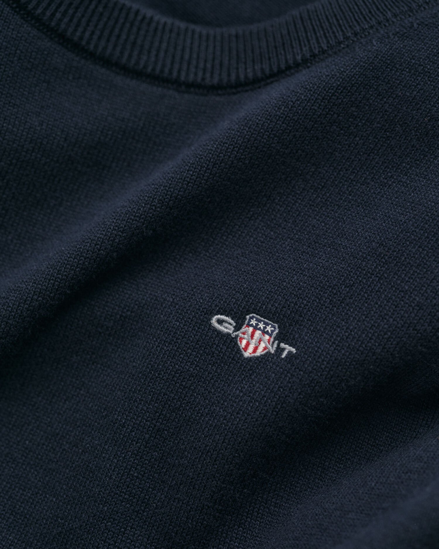 Teens-malliston Shield Classic -puuvillaneulepusero, jossa pyöreä pääntie