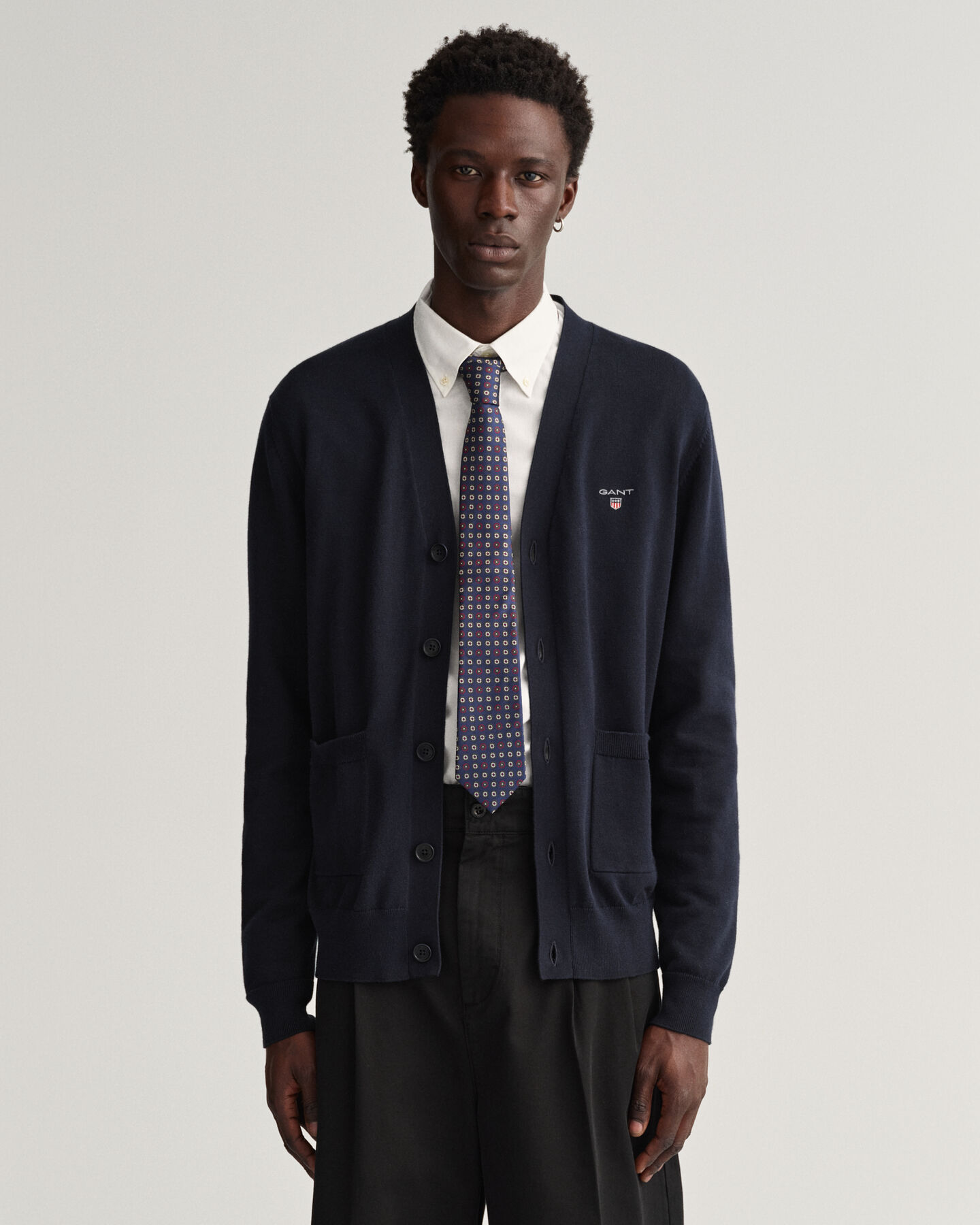 Classic-puuvillaneuletakki v-p&auml;&auml;ntiell&auml;