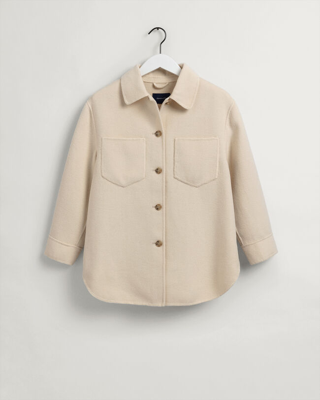 K&auml;sin tikattu paitatakki