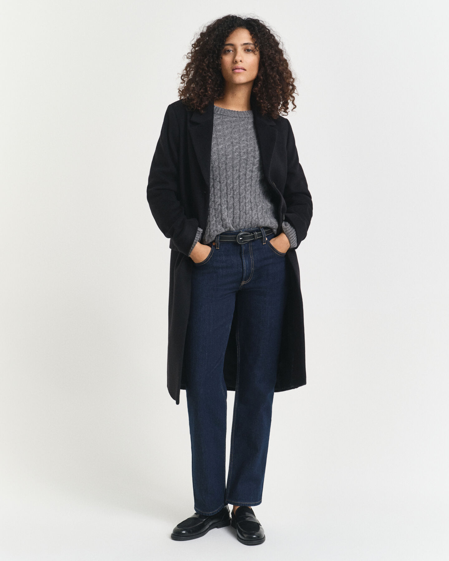 Suoralahkeiset stretch-farkut