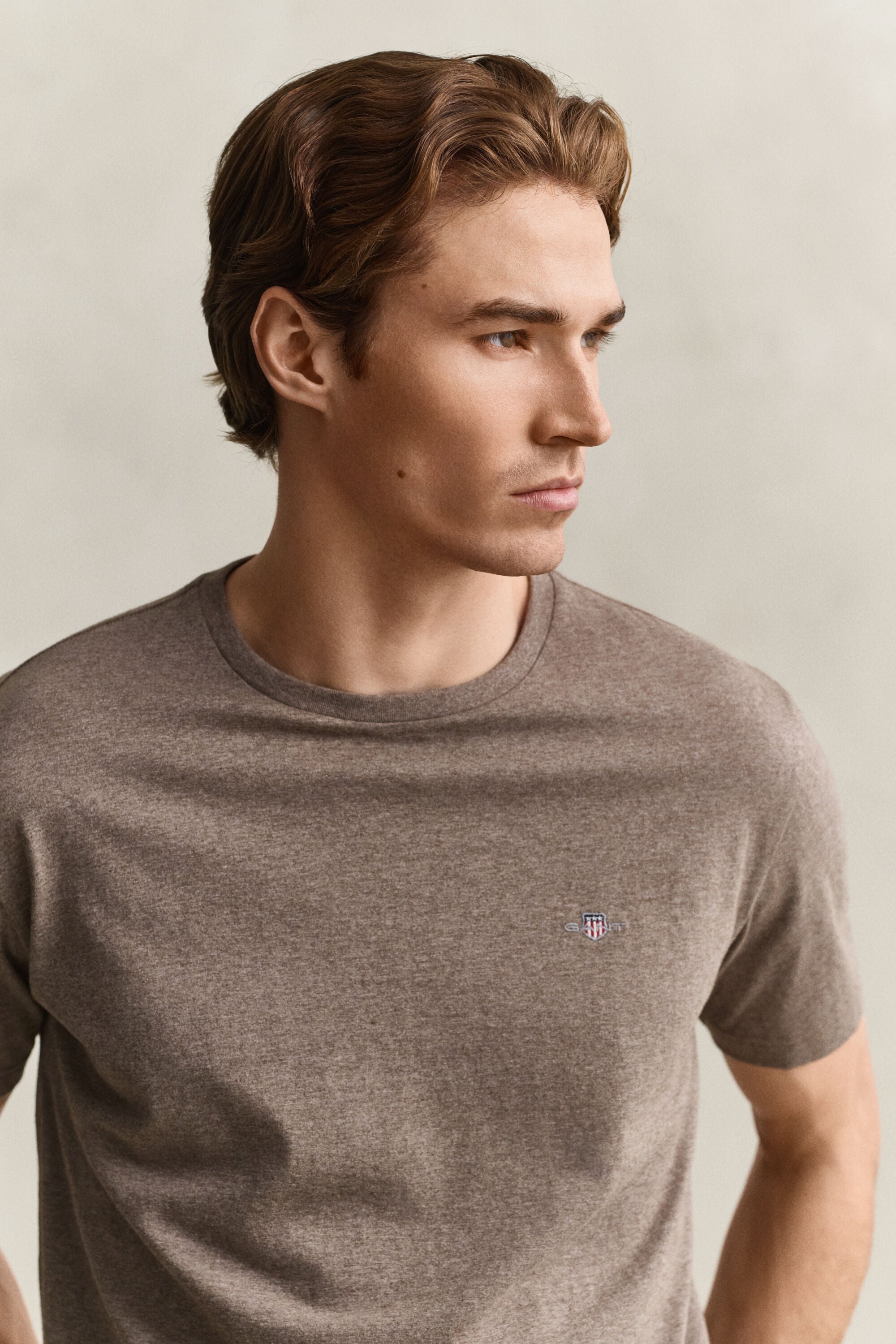 Regular fit ‑mitoitettu Shield-t‑paita