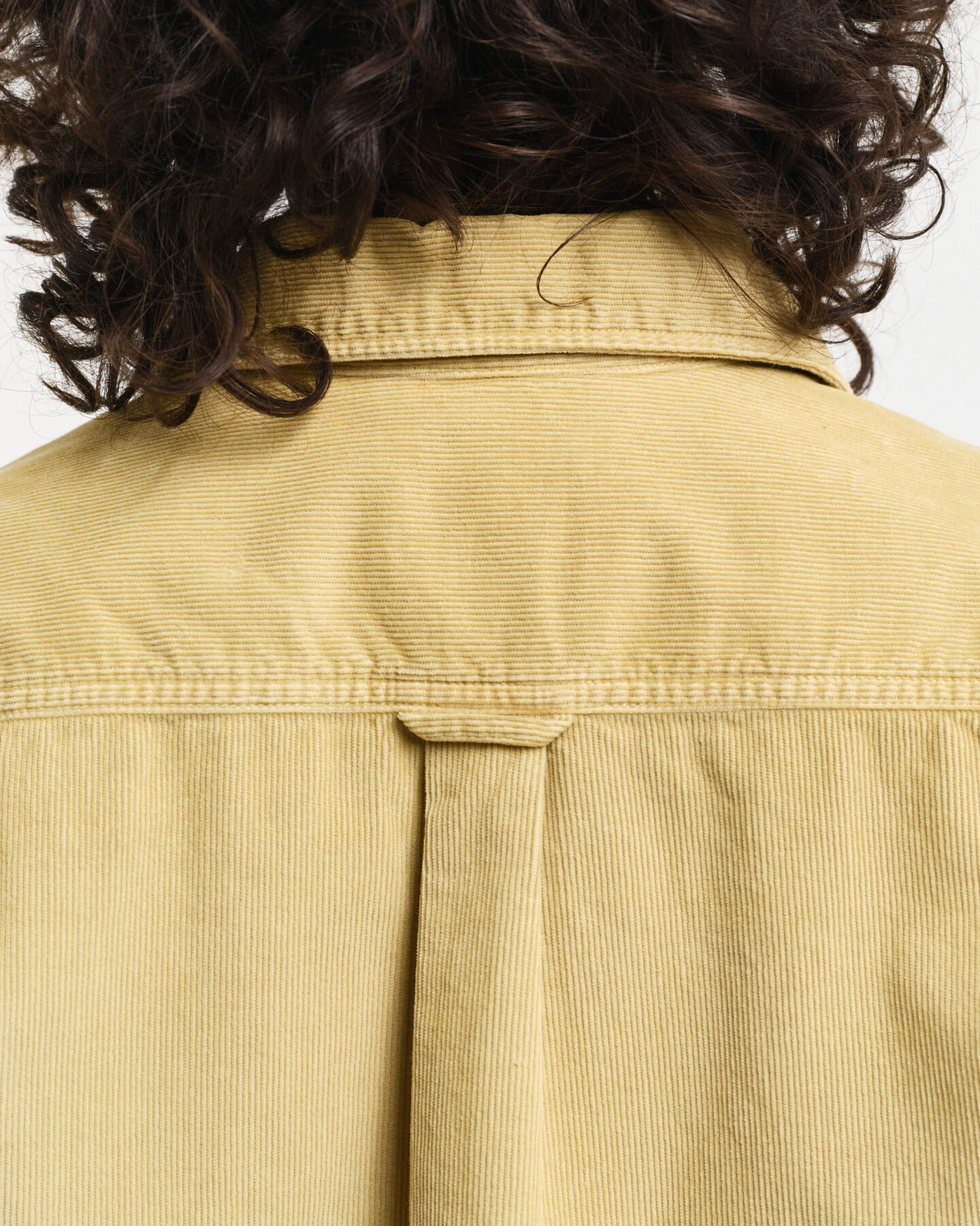 Regular fit ‑mitoitettu vakosamettipaita