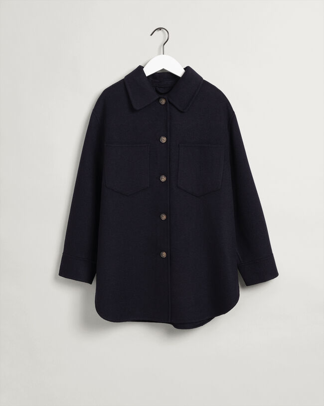 K&auml;sin tikattu paitatakki