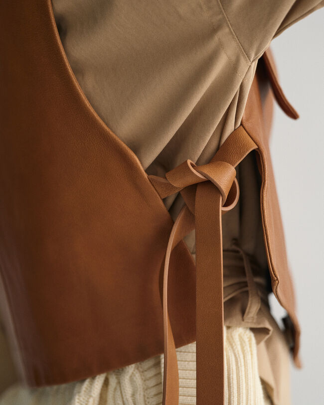 Pelkistetty nahkaliivi