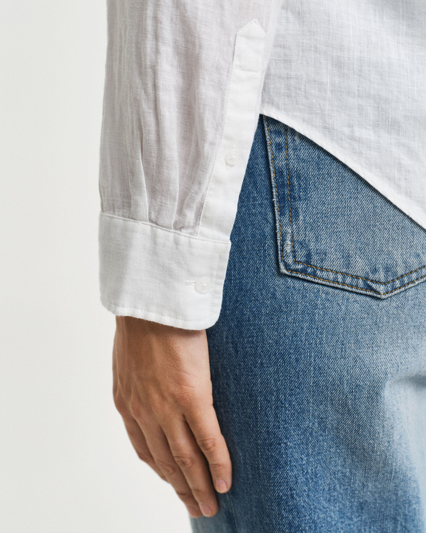 Regular fit ‑mitoitettu pellavapaita