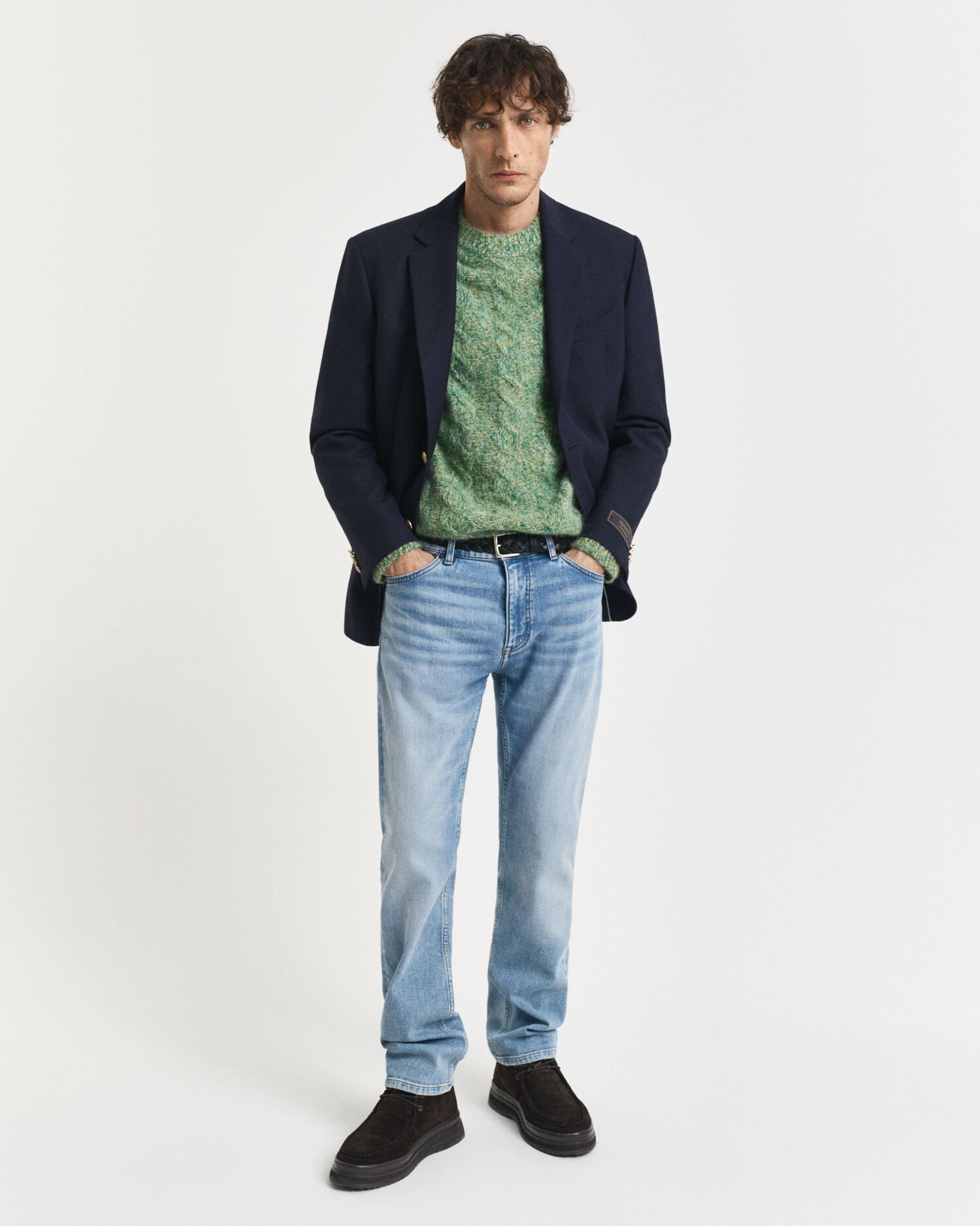 Regular fit ‑mitoitetut farkut