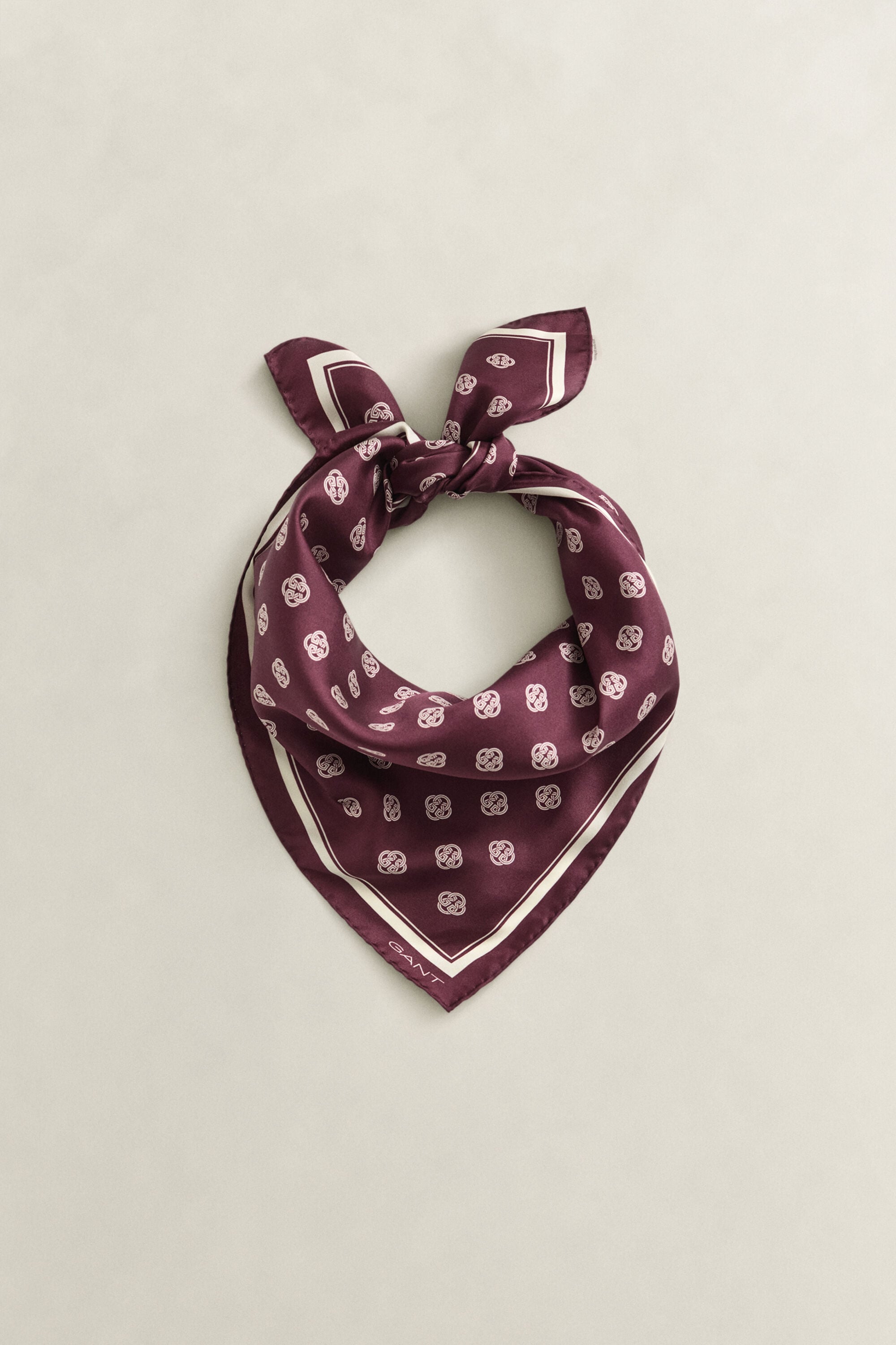 Monogrammi-silkkihuivi