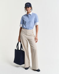 Regular fit ‑mitoitettu kontrastivärinen raitapaita