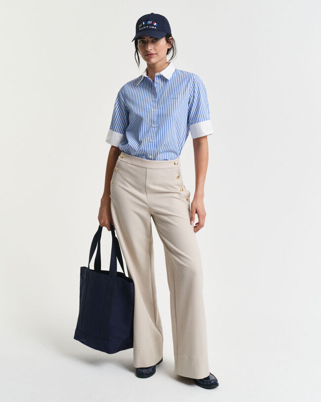 Regular fit ‑mitoitettu kontrastivärinen raitapaita