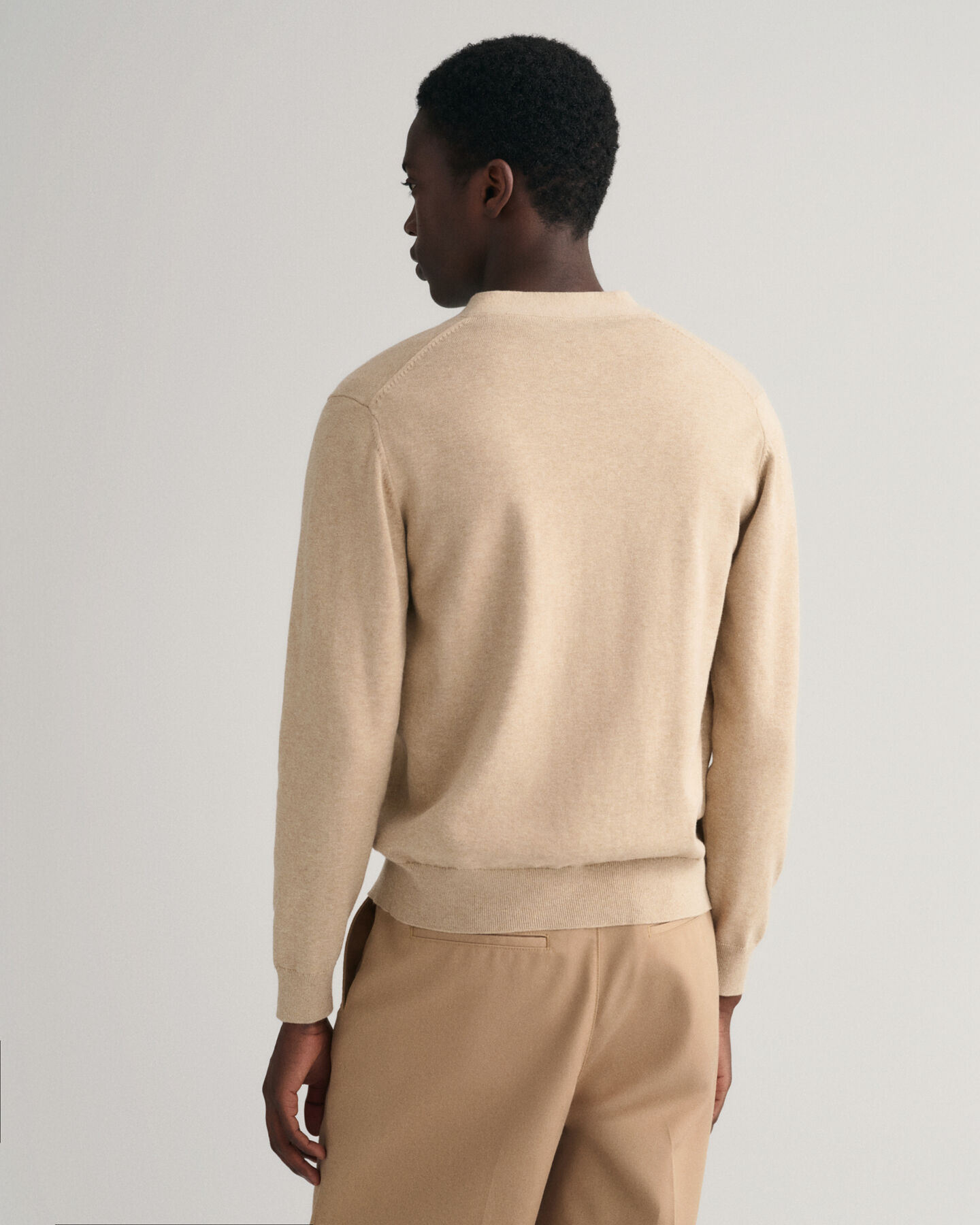 Classic-puuvillaneuletakki v-p&auml;&auml;ntiell&auml;