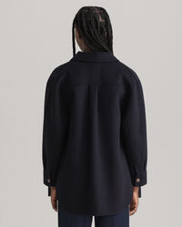 K&auml;sin tikattu paitatakki