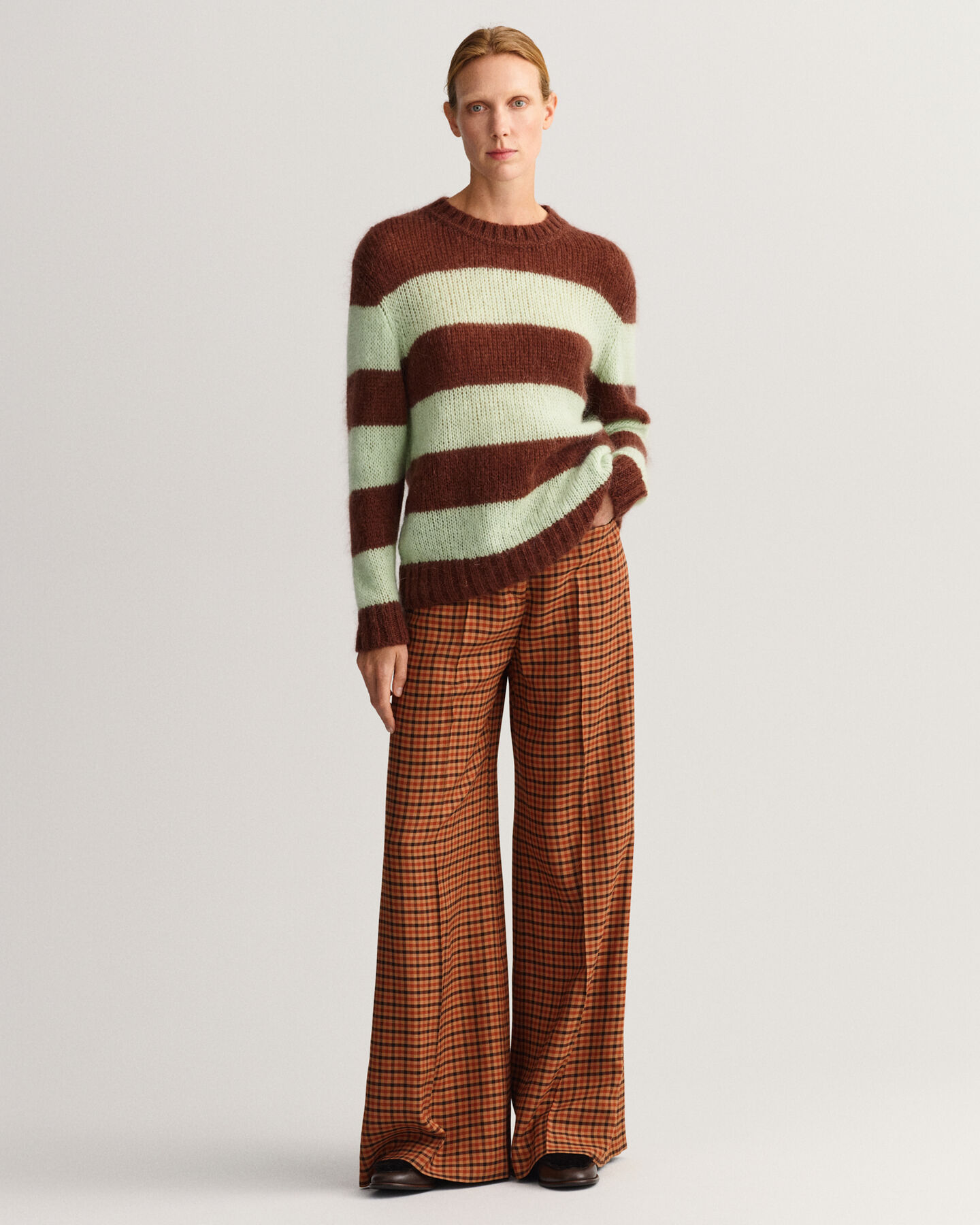 Raidallinen mohairneulepusero, pyöreä pääntie