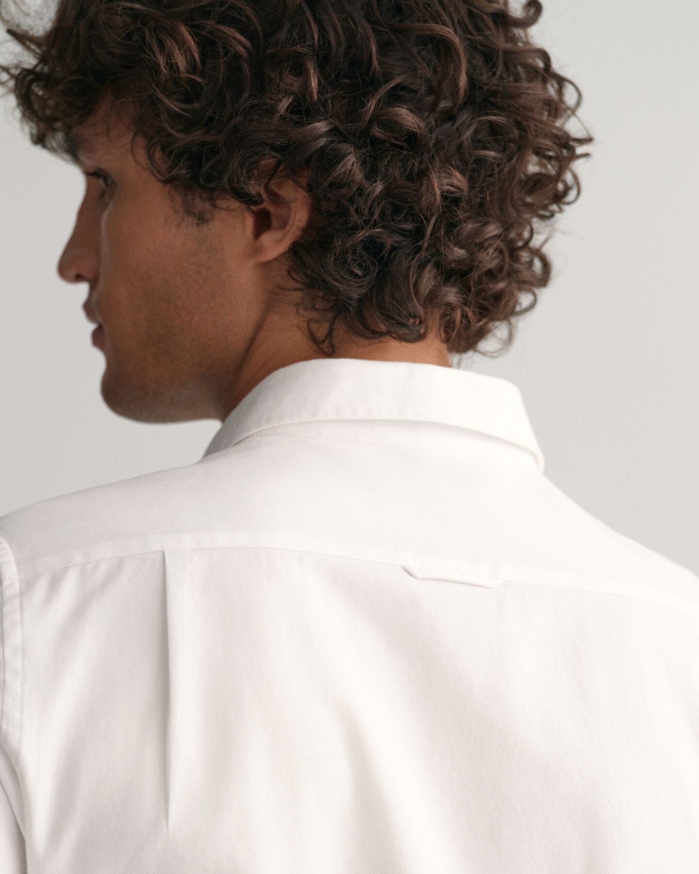 Slim&nbsp;fit ‑mitoitettu tvillikankainen juhlapaita