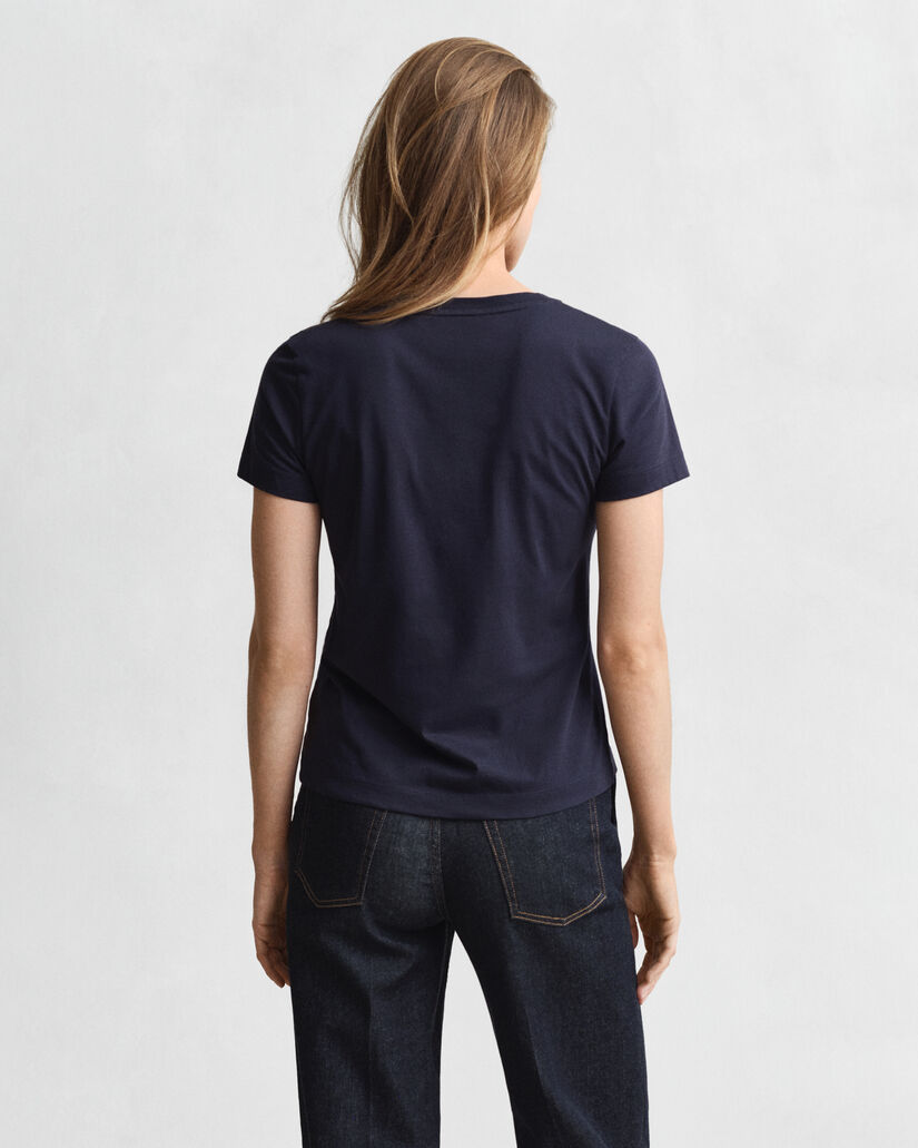 Shield-t‑paita, jossa v-pääntie