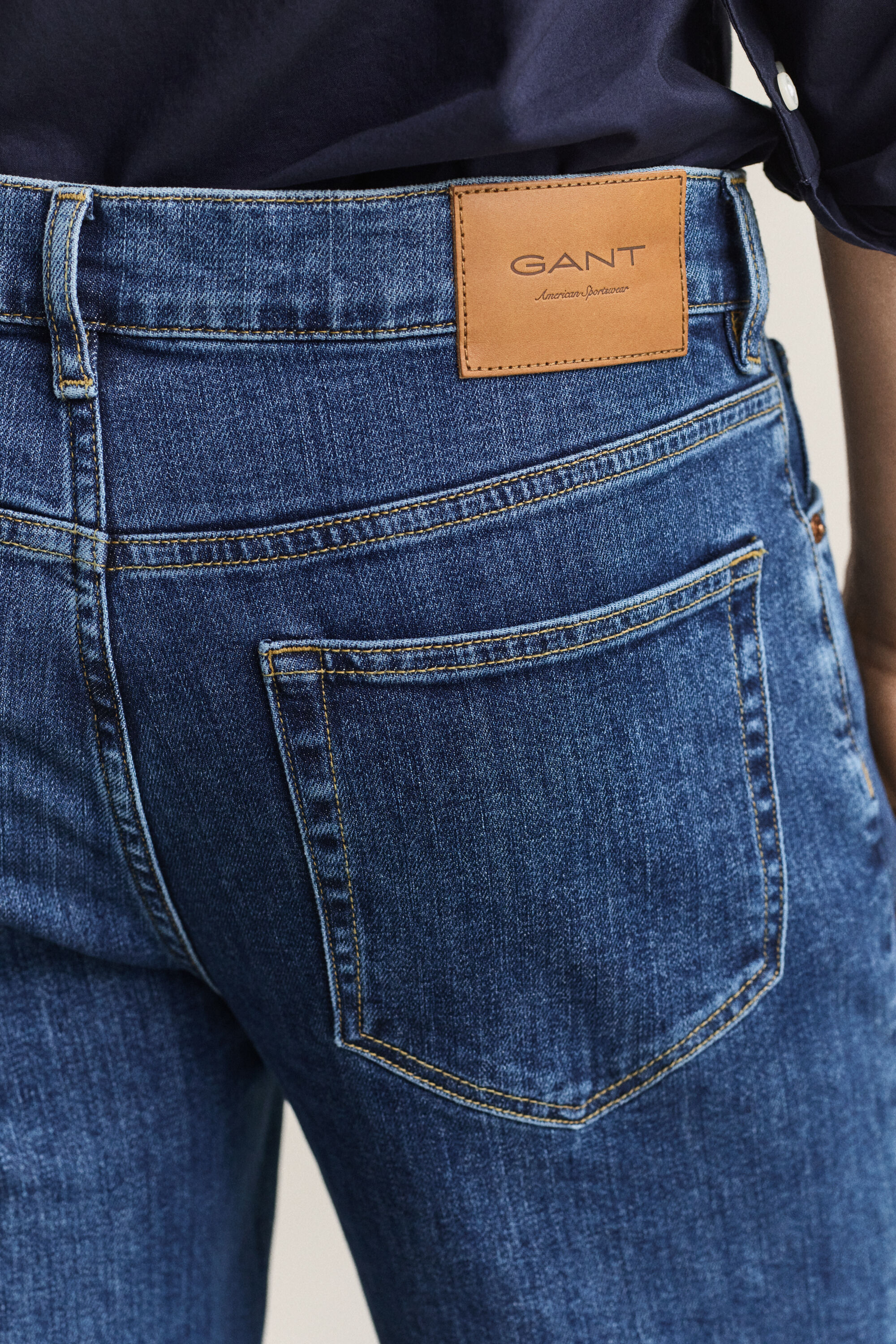 Regular fit ‑mitoitetut Clean Wash ‑farkut