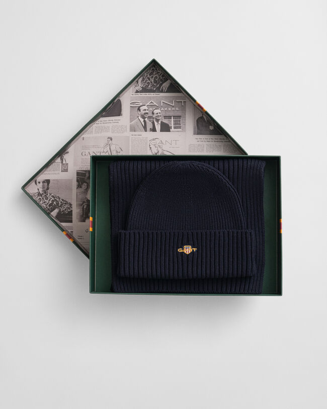 Shield-pipo ja -huivi lahjapakkauksessa