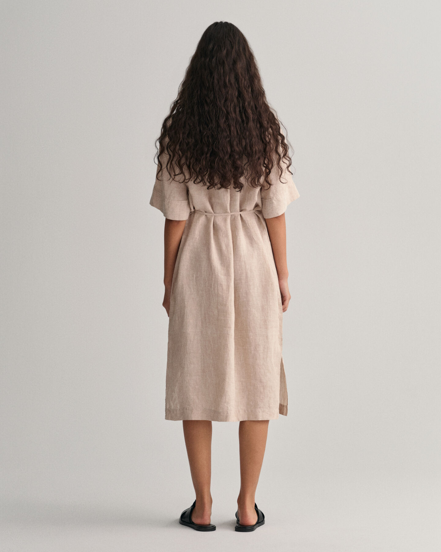 Lyhythihainen pellavapaitamekko