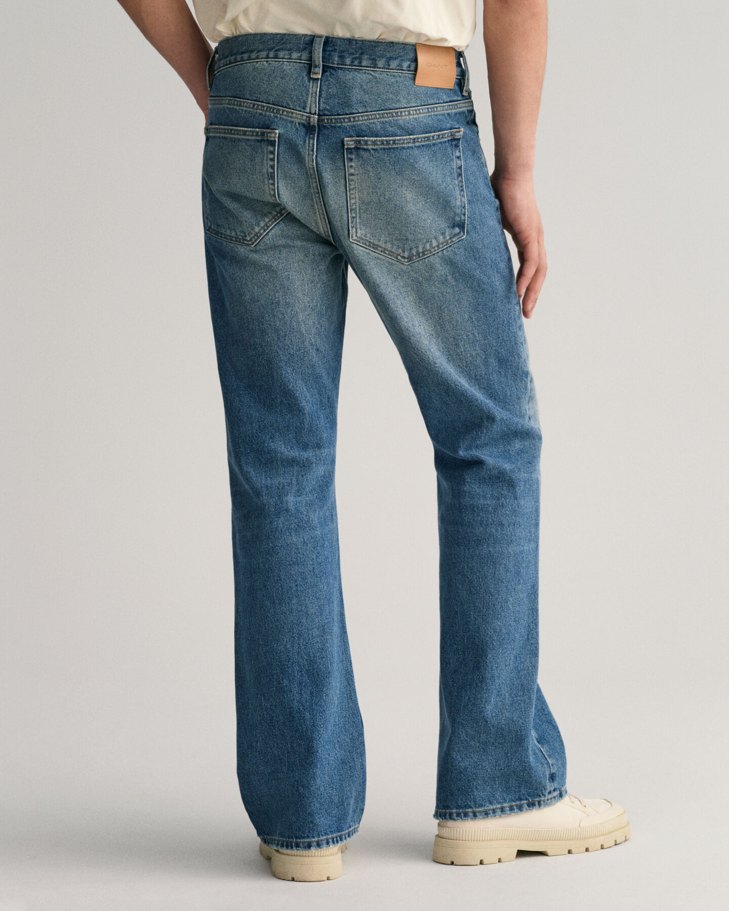 Bootcut-lahkeiset Vintage Wash -farkut