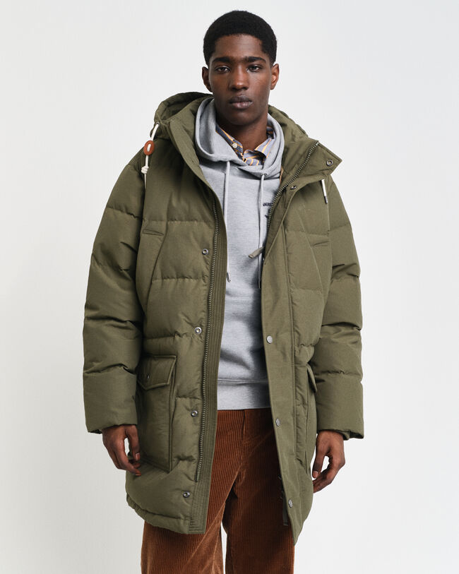 Paksu keskipitkä untuvatakki