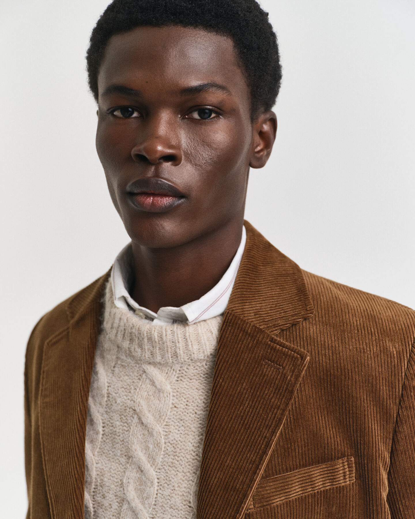 Regular fit ‑mitoitettu vakosamettibleiseri