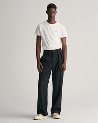 Laskostetut liituraidalliset puvunhousut