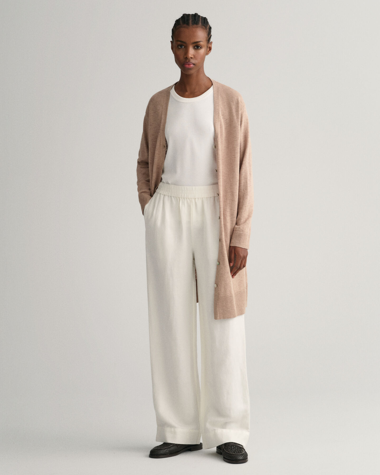 Pitkä neuletakki pellavasekoitteesta, v-pääntie