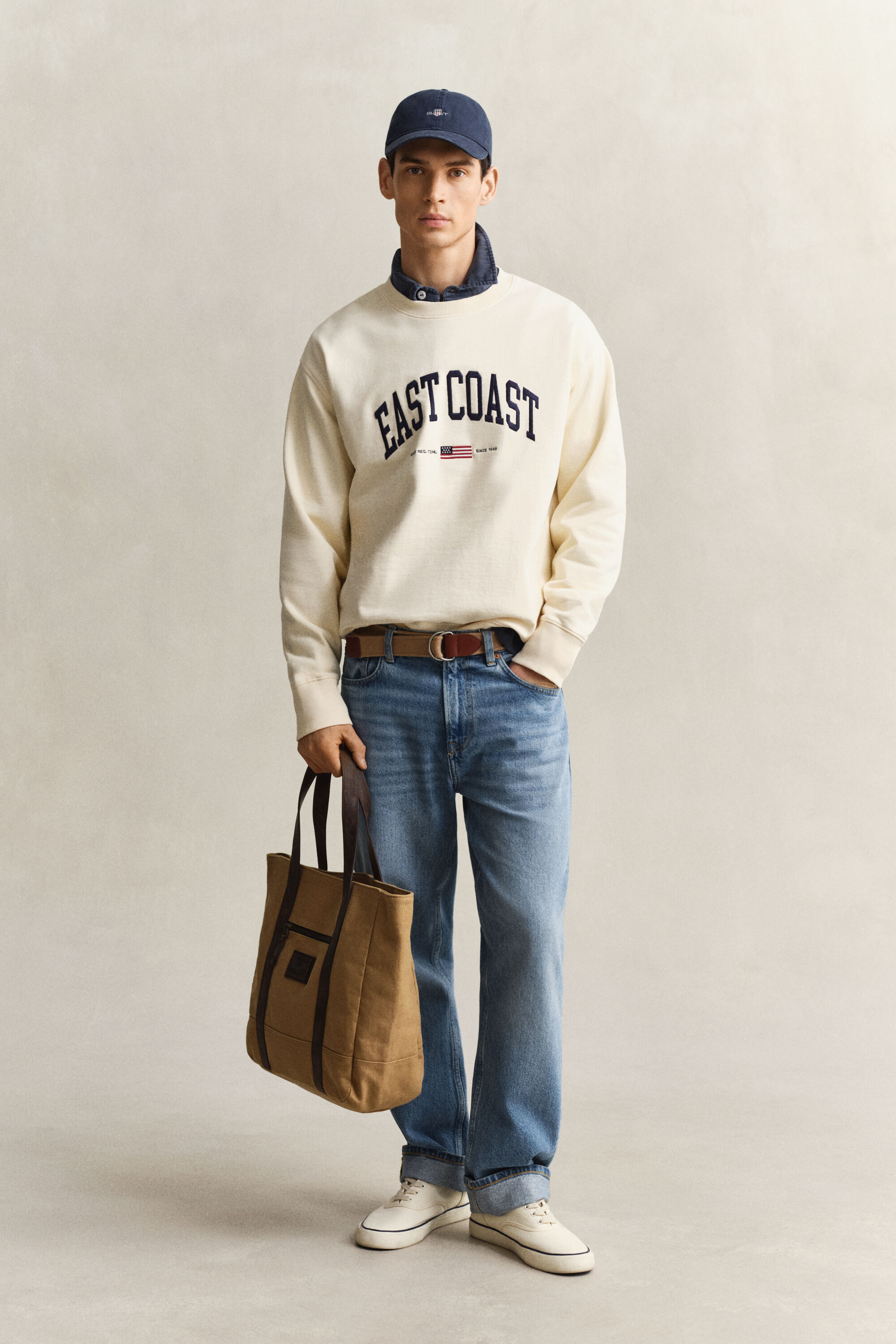 Spray-collegepaita, jossa painatus