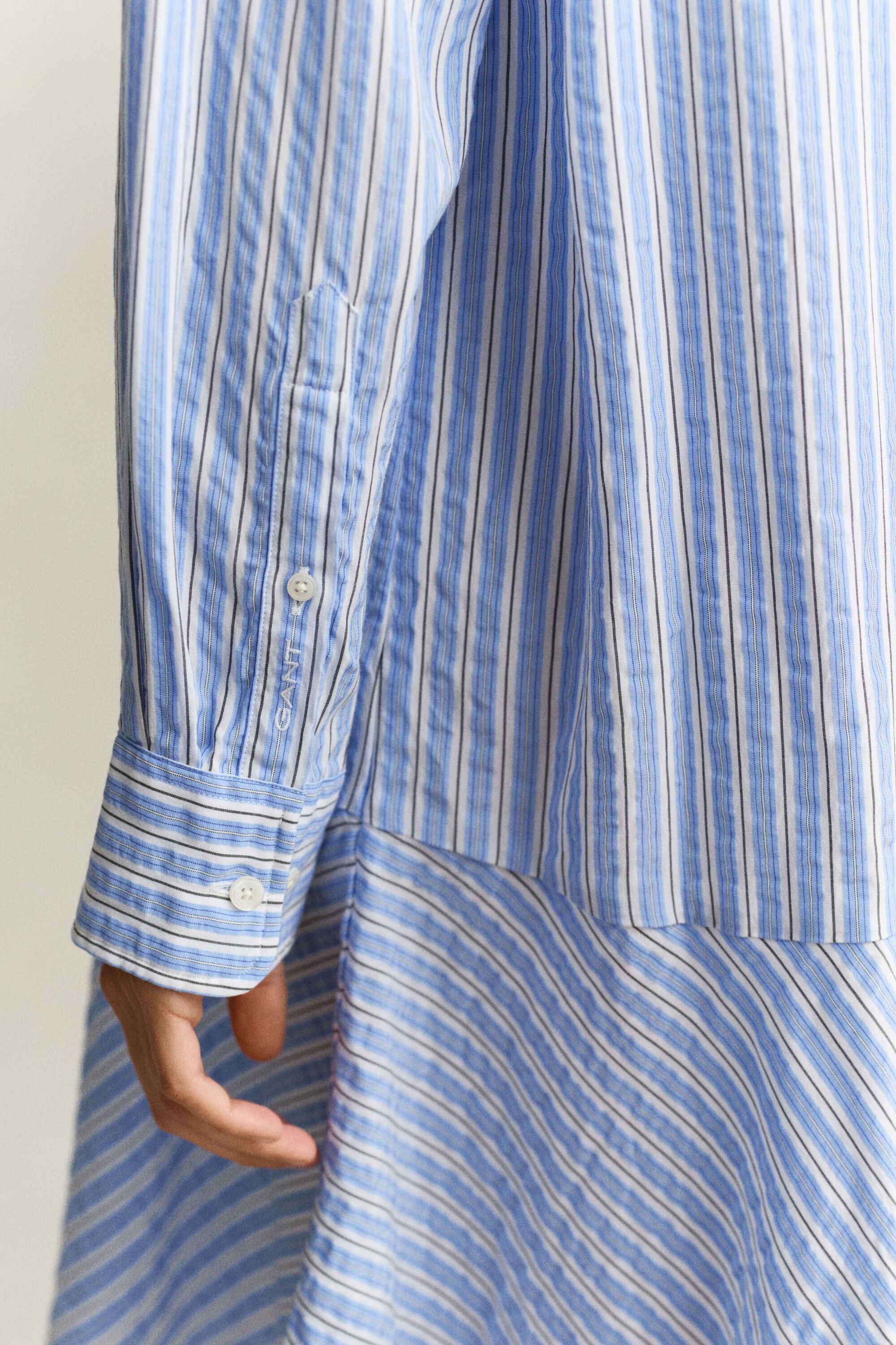 Raidallinen seersucker-paitamekko