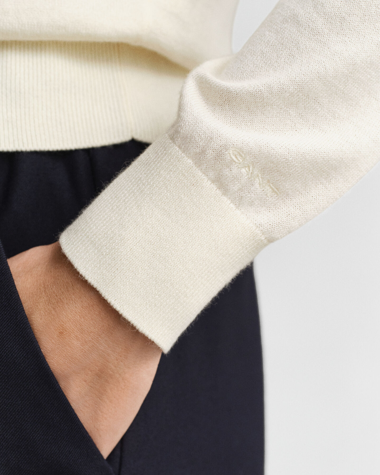 Kevyt neuletakki, pyöreä pääntie