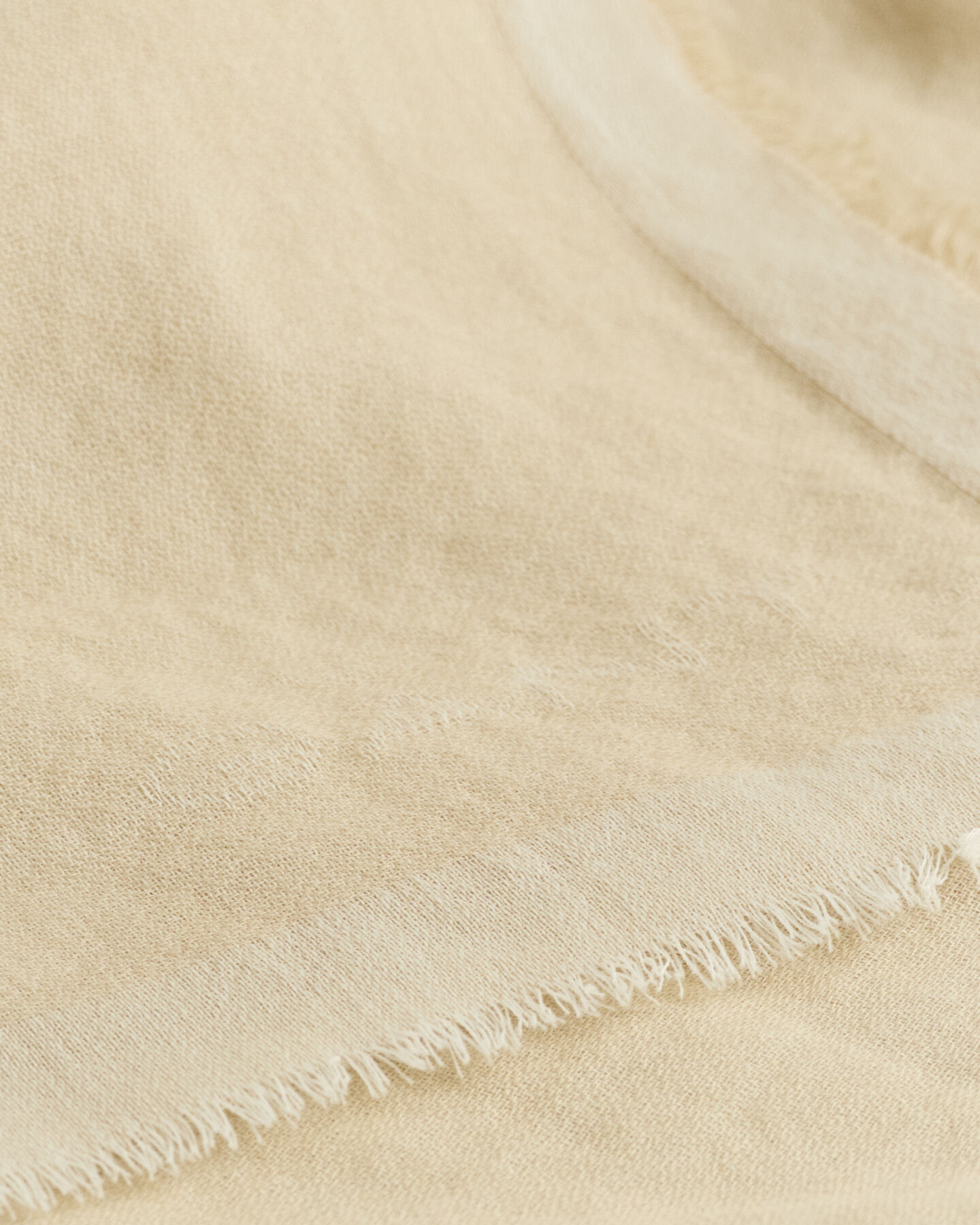 Kudottu merinovillahuivi