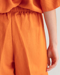 Relaxed&nbsp;fit ‑mitoitetut Pull-On-pellavasekoiteshortsit