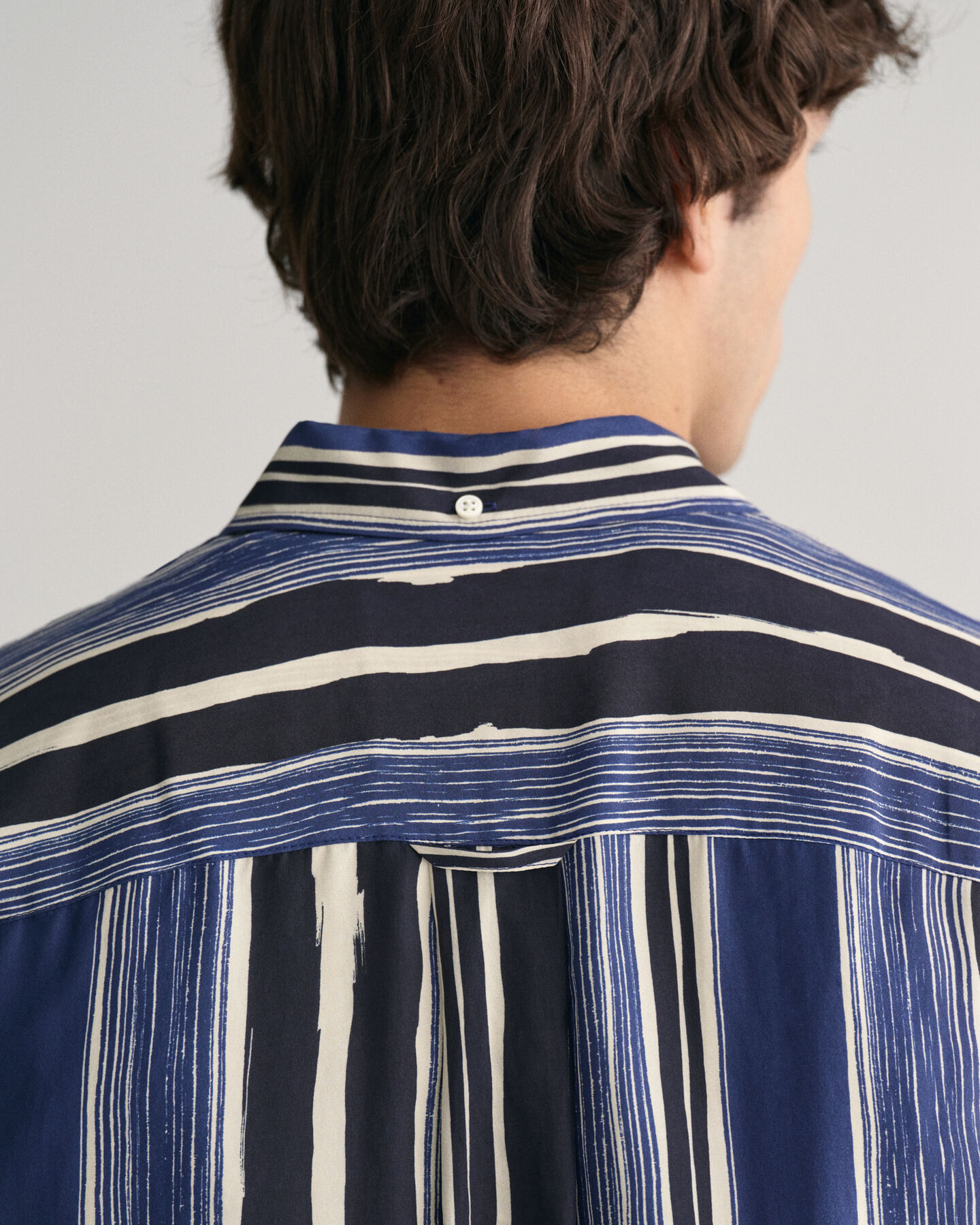 Relaxed fit ‑mitoitettu printtikuvioitu silkkipaita