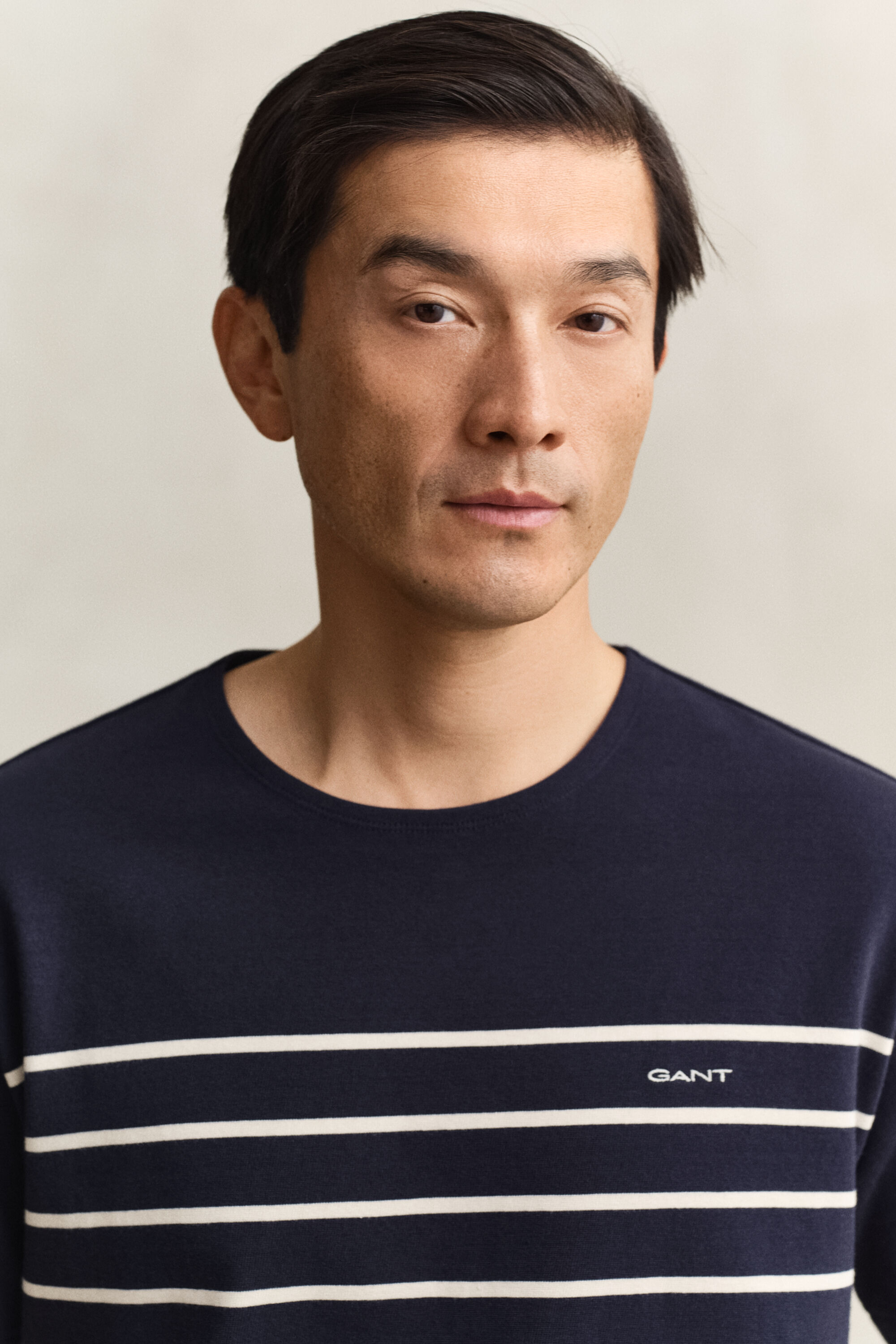 Raidallinen Placed-t-paita