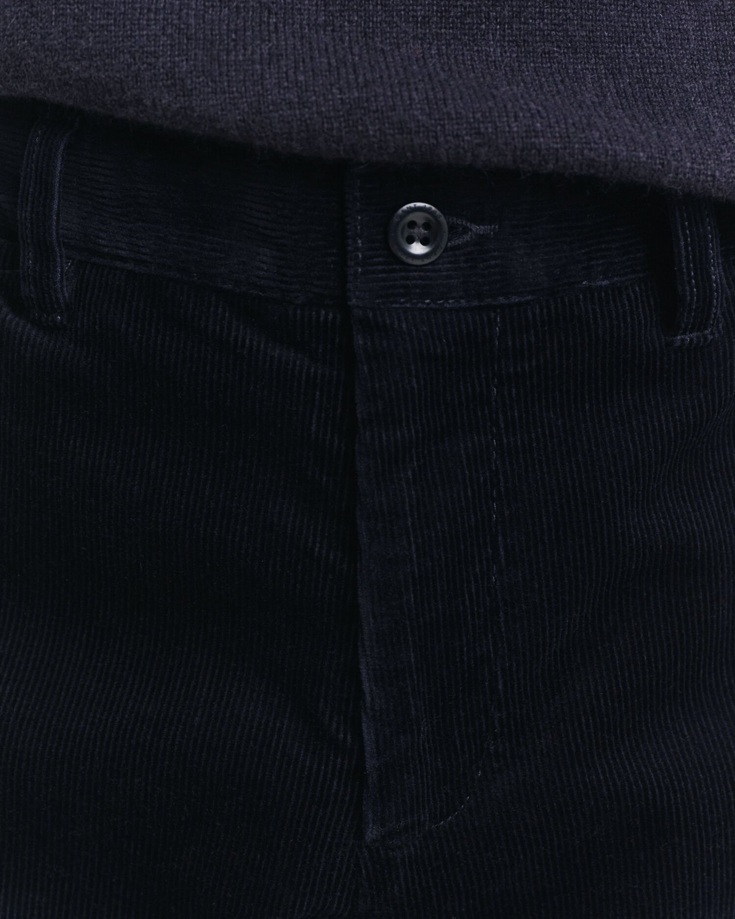 Slim fit ‑mitoitetut vakosamettichinot