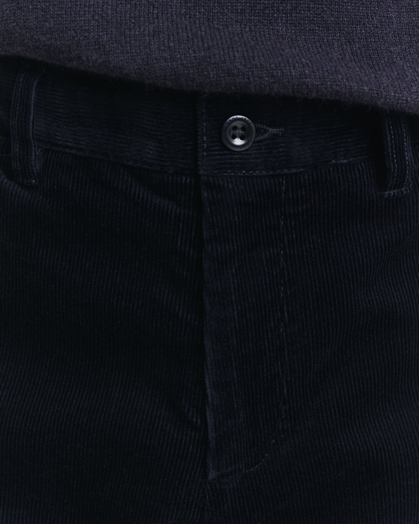 Slim fit ‑mitoitetut vakosamettichinot