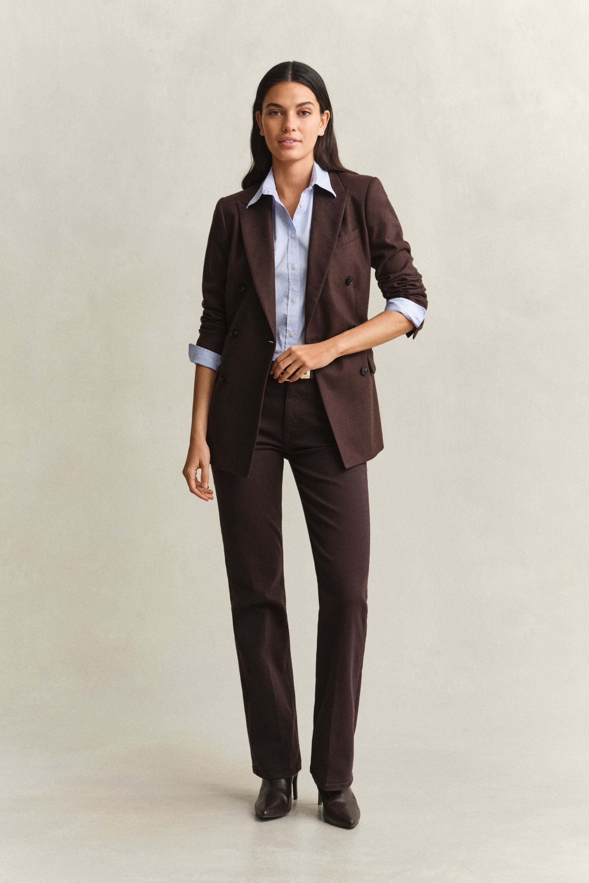 Levenevät slim fit -mitoitetut värjätyt farkut