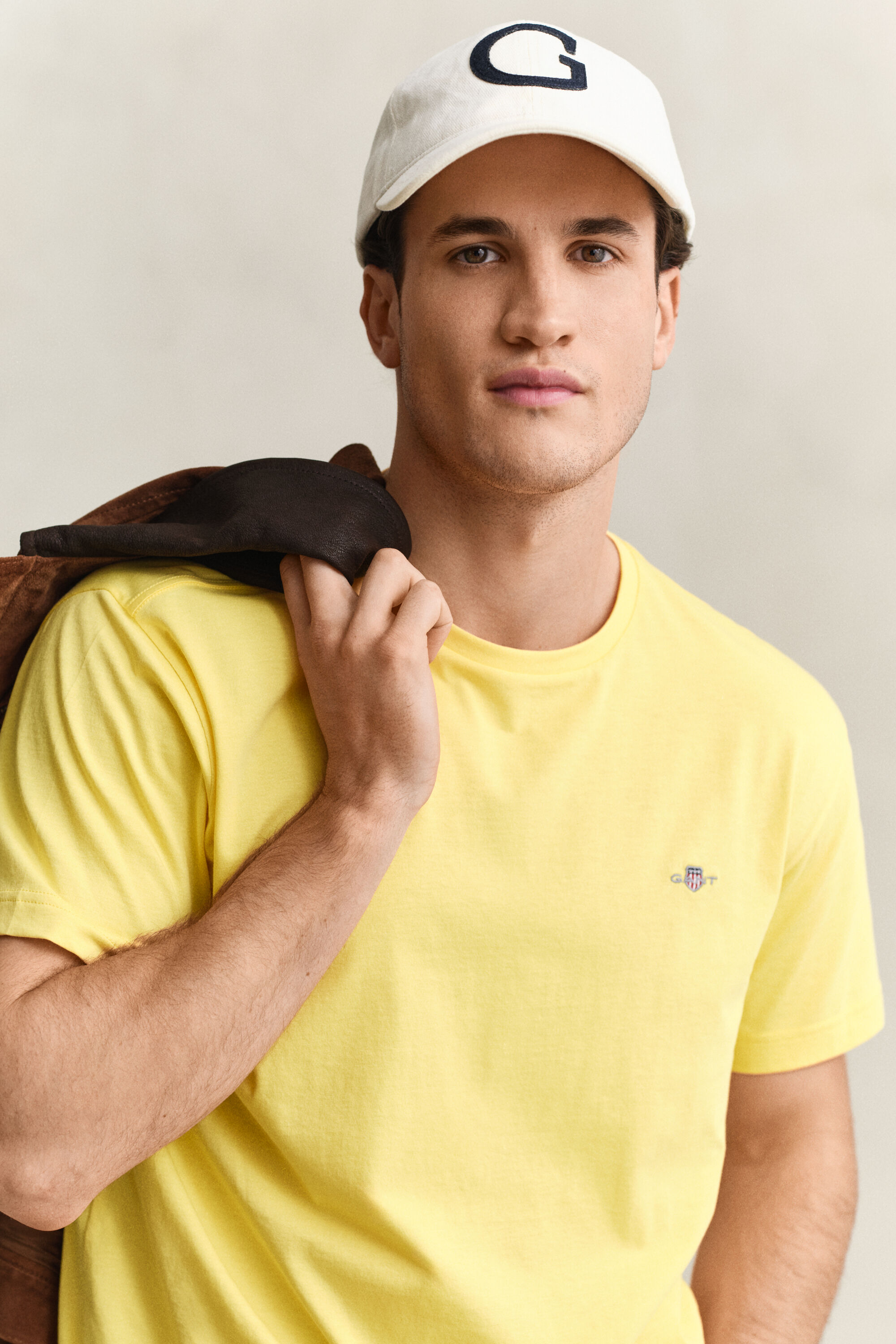 Regular fit ‑mitoitettu Shield-t‑paita