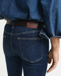 Extra slim fit ‑mitoitetut Active Recover -farkut