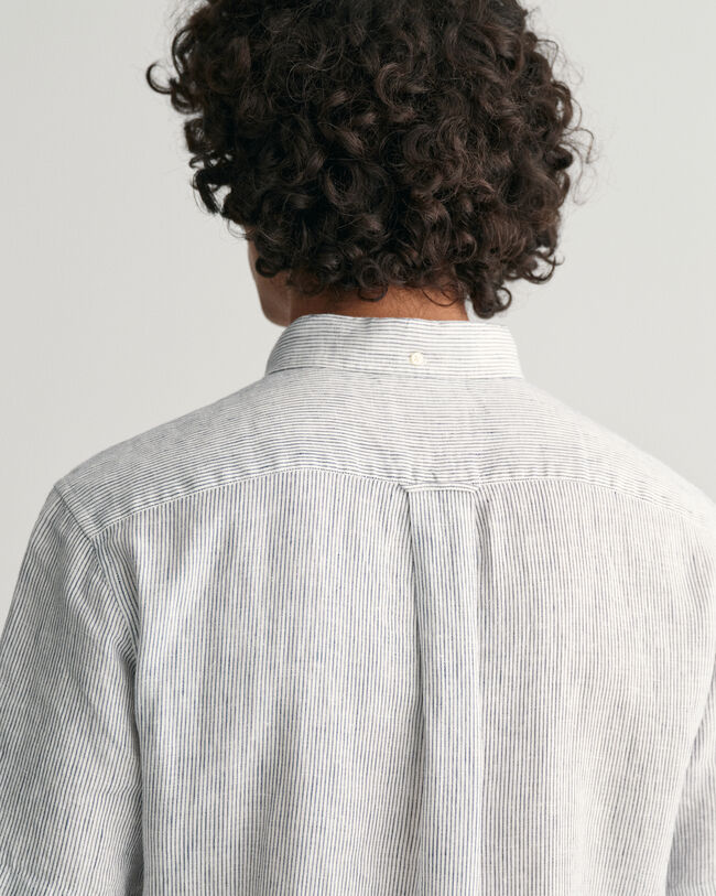 Regular&nbsp;fit ‑mitoitettu raidallinen lyhythihainen pellavapaita