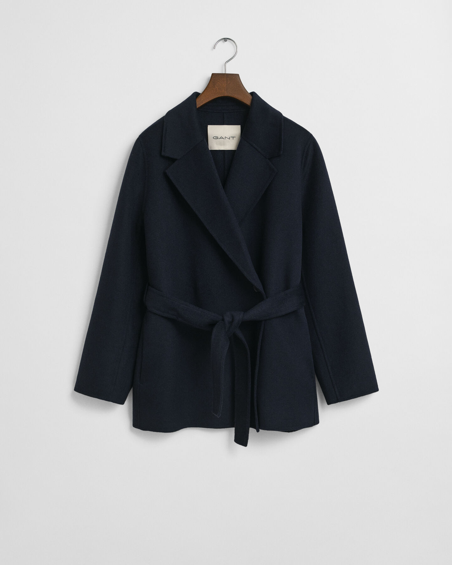 Käsin tikattu takki ja vyö