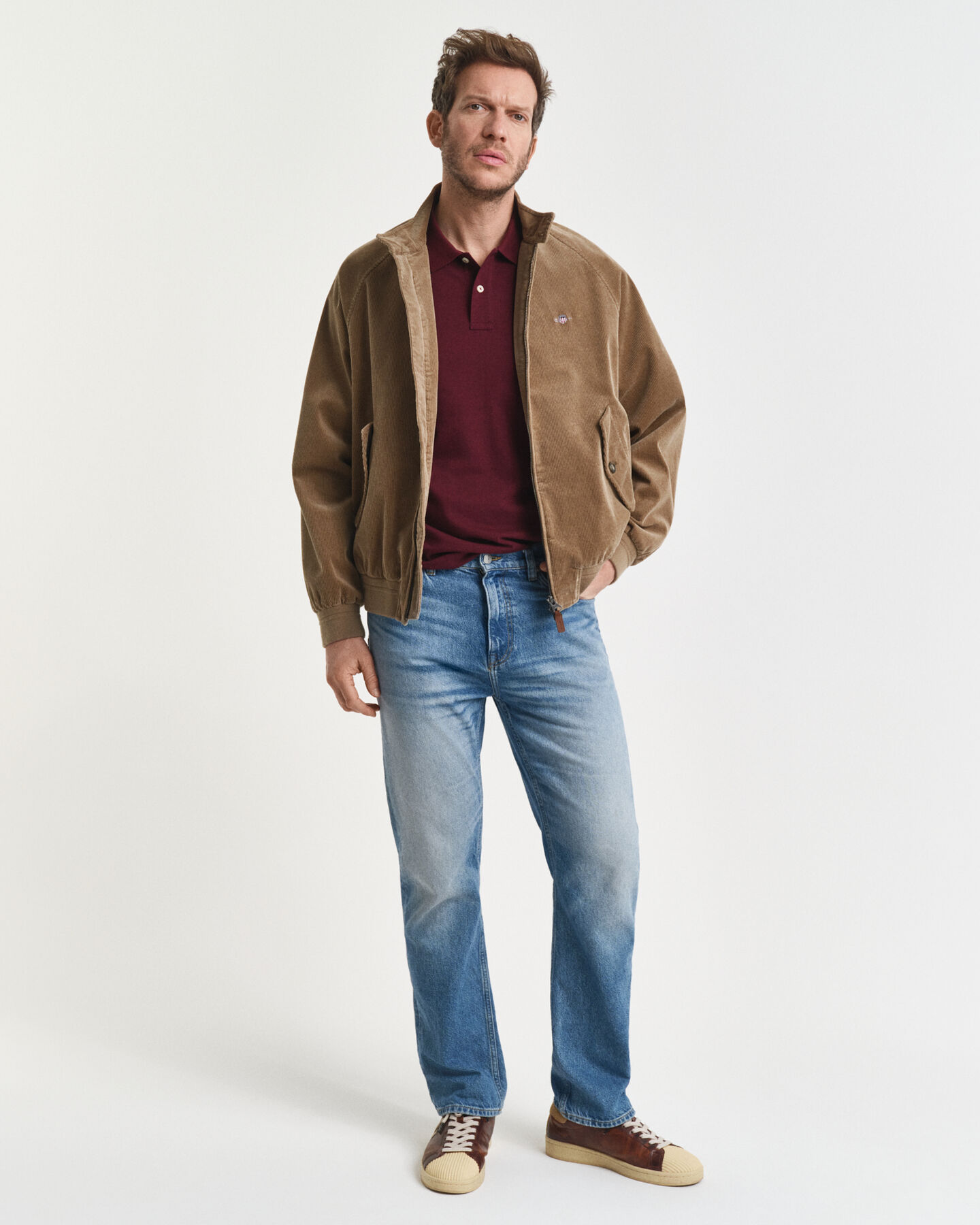 Regular fit -mitoitettu Shield-pikeepaita