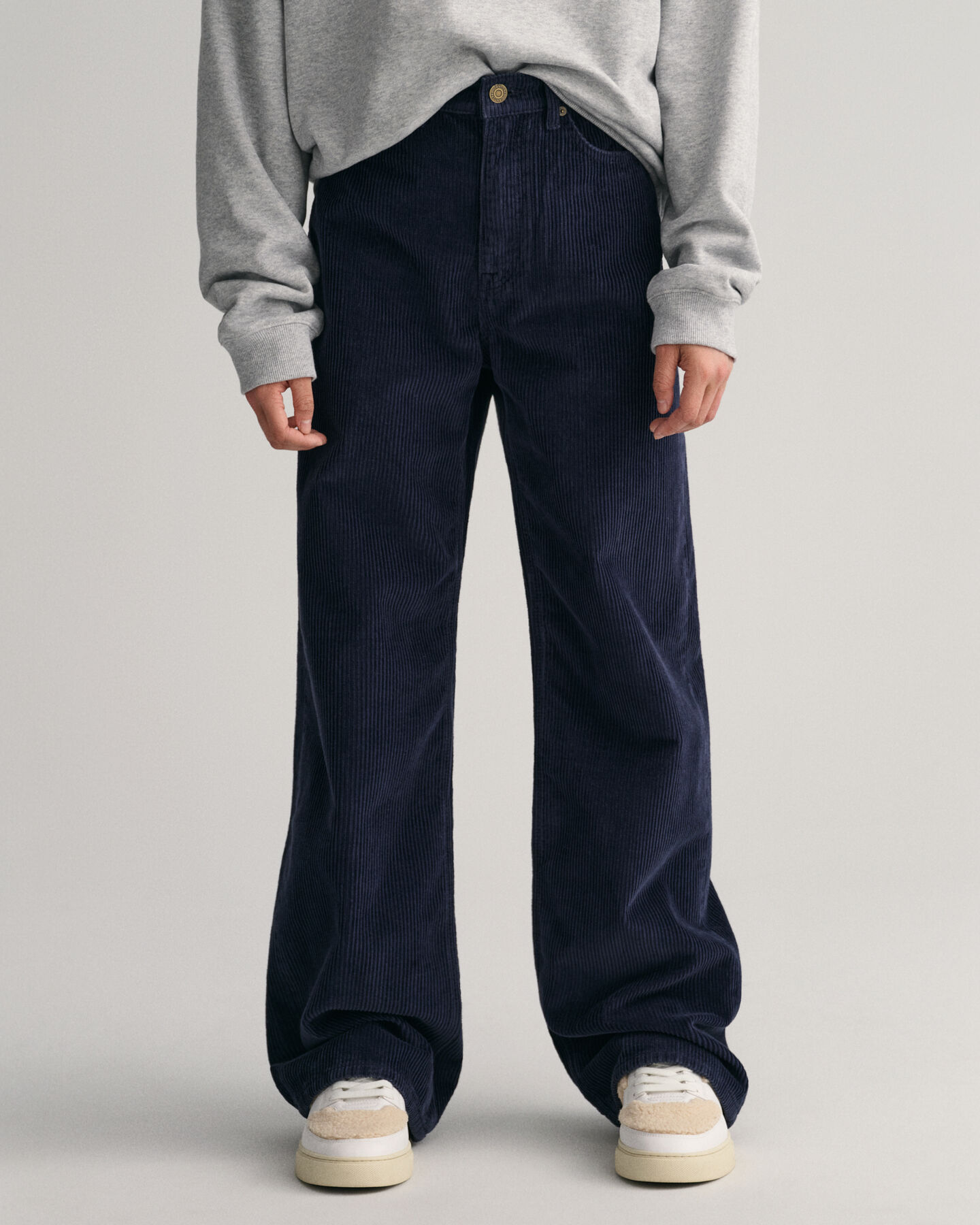 Teen Girls ‑malliston leve&auml;lahkeiset vakosamettihousut