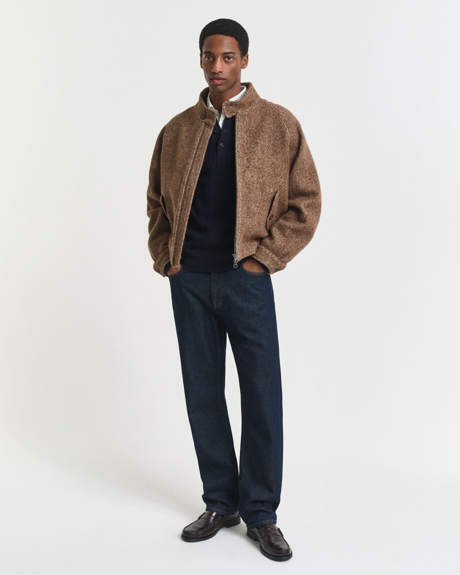 Karitsanvillainen palmikkoneulottu pikeeneulepusero