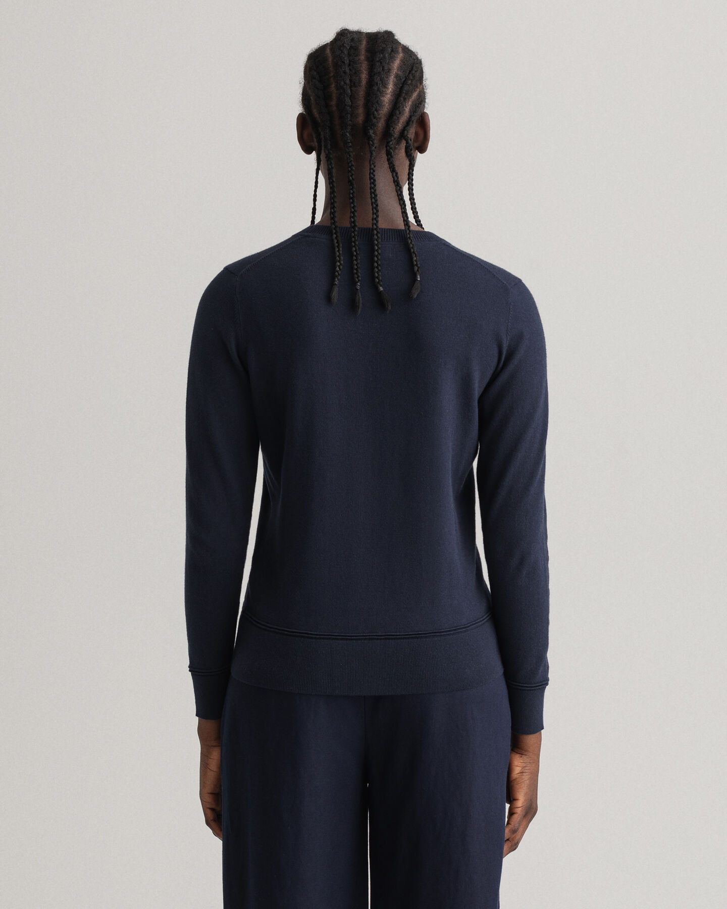 Keveä puuvillaneulepusero, pyöreä pääntie