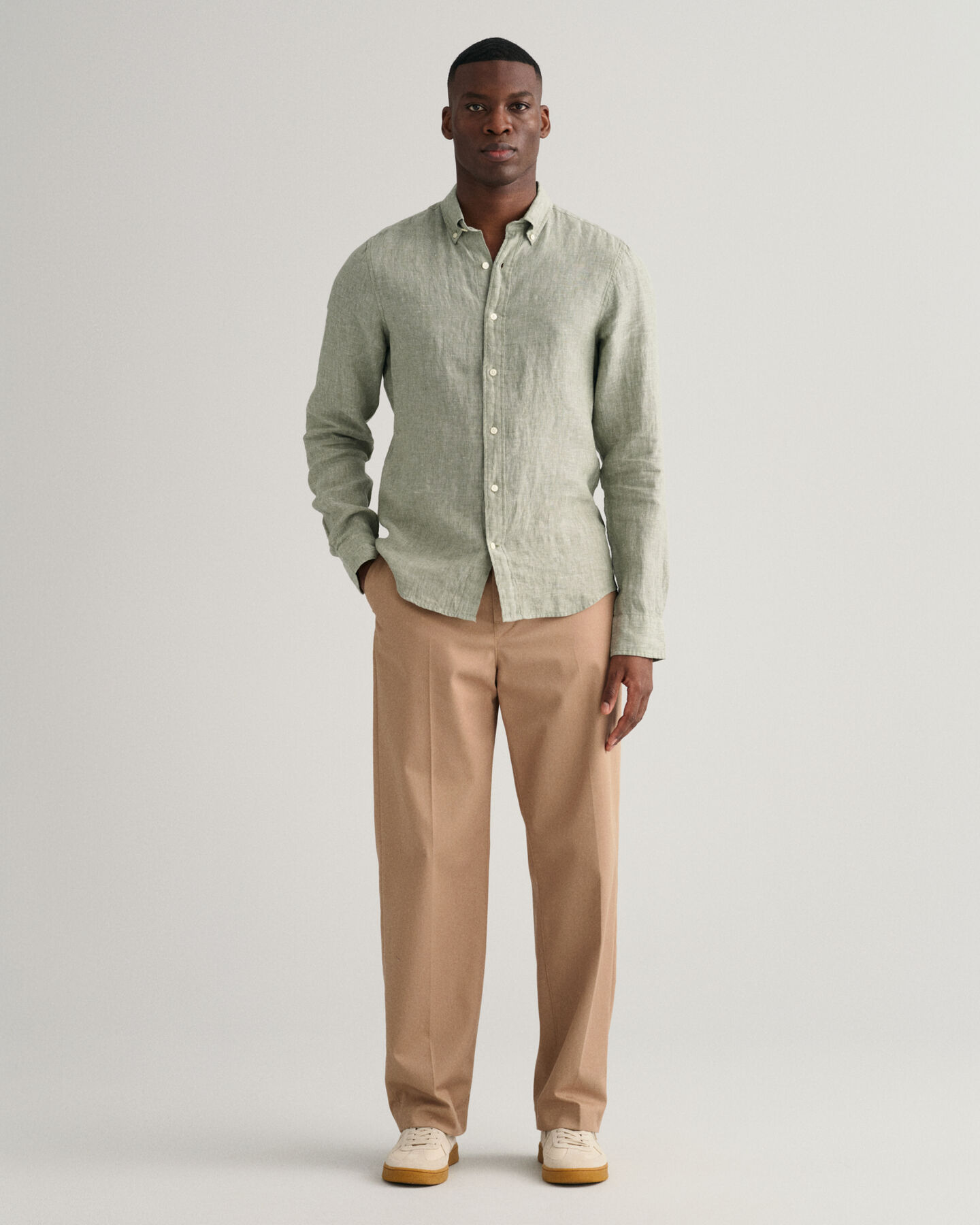 Slim fit ‑mitoitettu pellavapaita