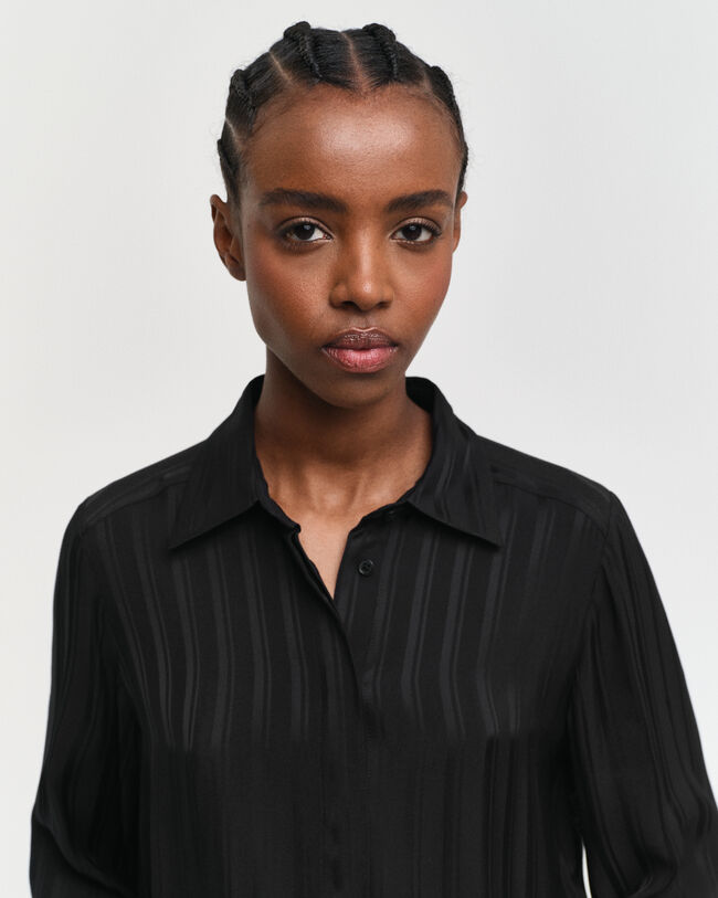 Regular&nbsp;fit ‑mitoitettu raidallinen satiinipaita