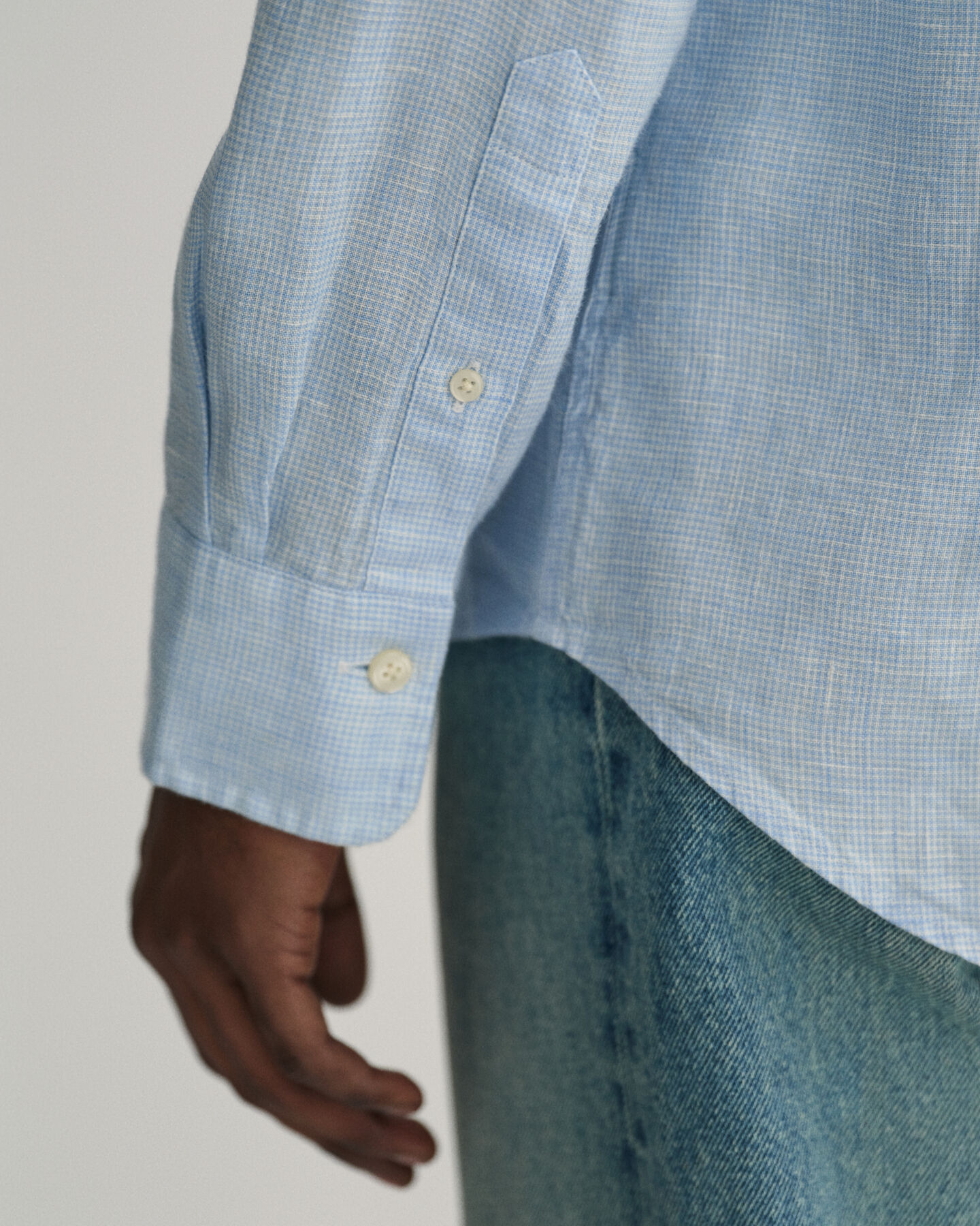 Slim&nbsp;fit ‑mitoitettu kukonaskelkuvioinen pellavapaita