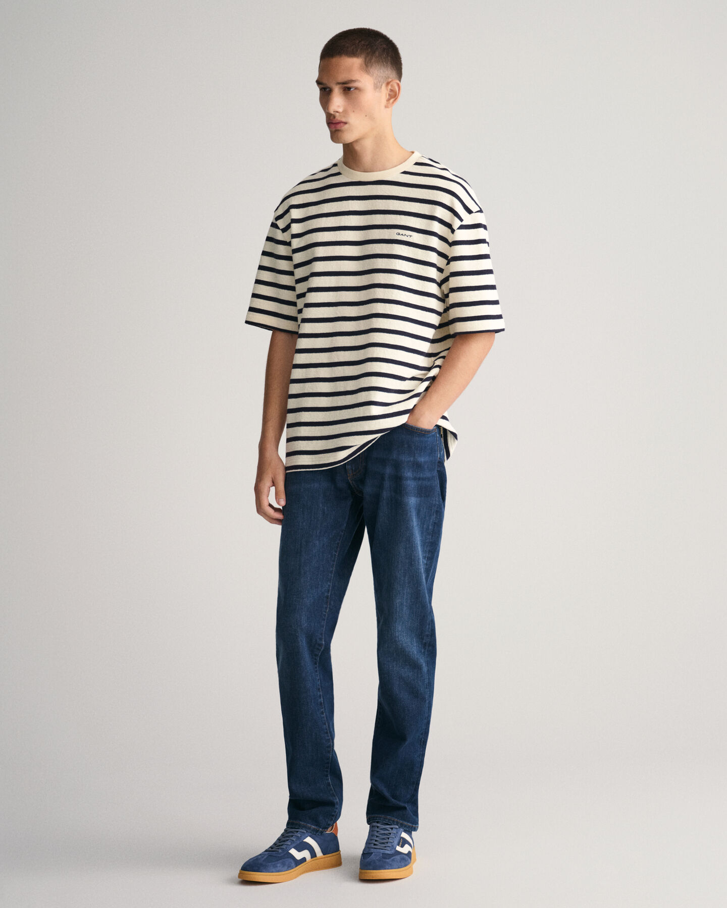 Kohopintainen raidallinen t‑paita